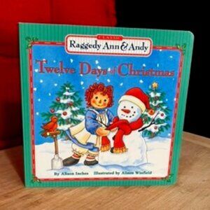 Holiday - Children's Book - "Raggedy Ann & Andy" - LIKE NEW Condition
